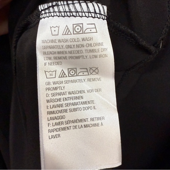 Elegant Black Cold Shoulder Dress - Picture 6 of 8